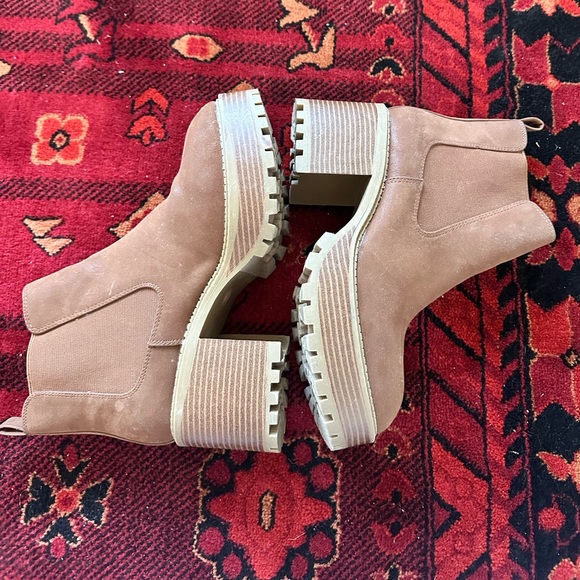 MIA Suede Platform Chelsea Boots - Picture 1 of 5